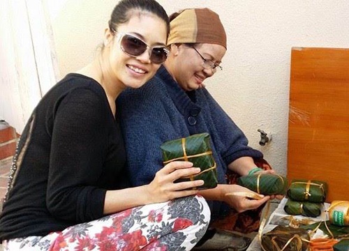 Thu Phuong toi nha Bang Kieu o My goi banh chung hinh anh