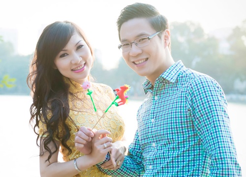 MC Anh Quan dao pho Ha Noi cung ca si hai ngoai hinh anh