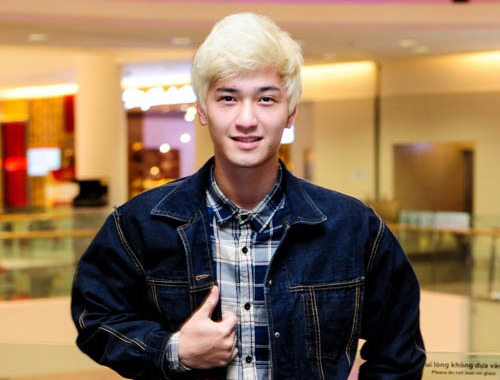Huynh Anh nhuom toc vang hoe sau on ao chia tay mau teen hinh anh