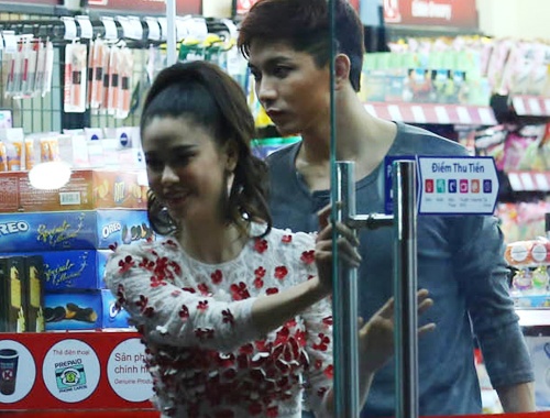 Tim dat Truong Quynh Anh di sieu thi sau dem thi hinh anh