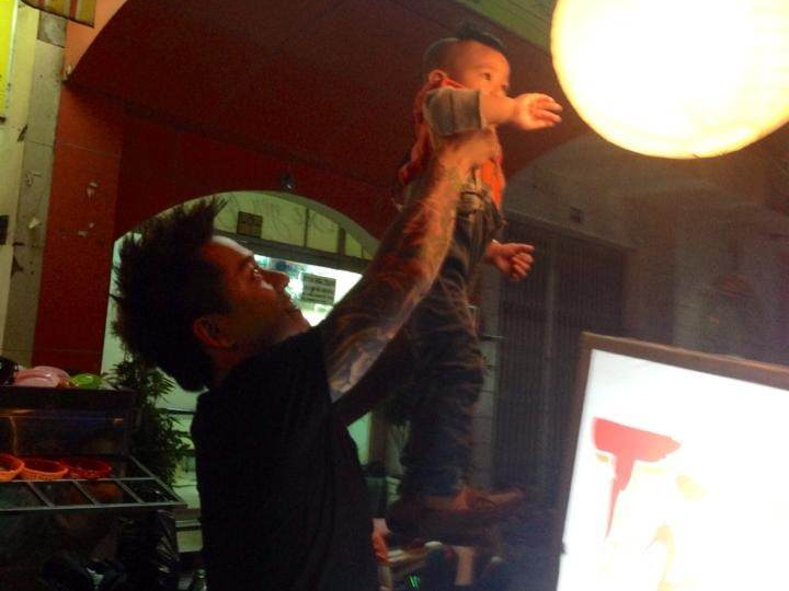 Tuan Hung vui dua voi con trai Hieu Hien hinh anh