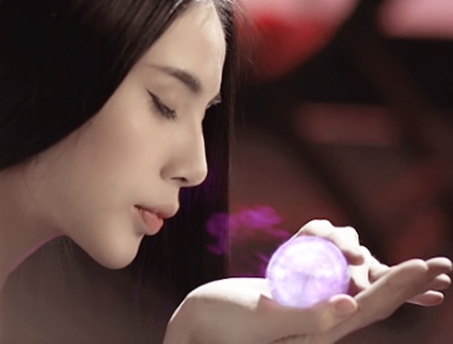 Thuy Tien lam ho ly trong MV moi hinh anh
