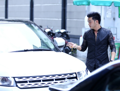 Minh Tuan La Thang xuong pho voi xe hop 3 ty dong hinh anh