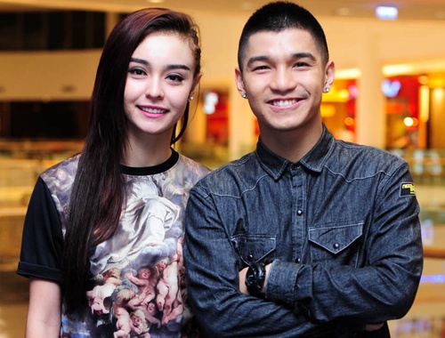 Cuong Seven di xem phim cung ban gai tin don hinh anh