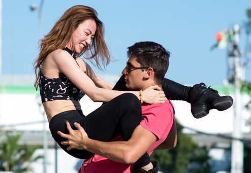 Top 4 'Buoc nhay hoan vu' dau dau vi dieu nhay dan gian hinh anh