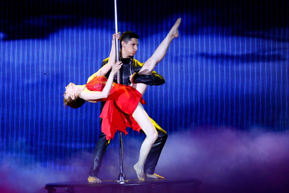 Ngan Khanh mua cot cuon hut tren san khau Buoc nhay hoan vu hinh anh