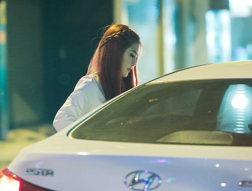 Huong Tram tu lai xe di an dem sau vu lo clip tham my hinh anh
