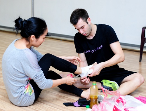 Vu cong ngoai giup Oc Thanh Van bang bo chan dau hinh anh