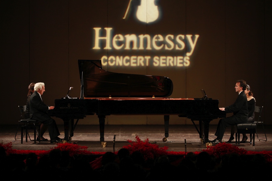 Phan trinh dien cua nghe si duong cam Vladimir Ashkenazy va con trai hinh anh