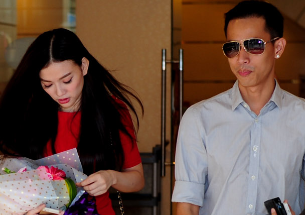 Thu Thuy duoc ban trai thap tung di phong van hinh anh