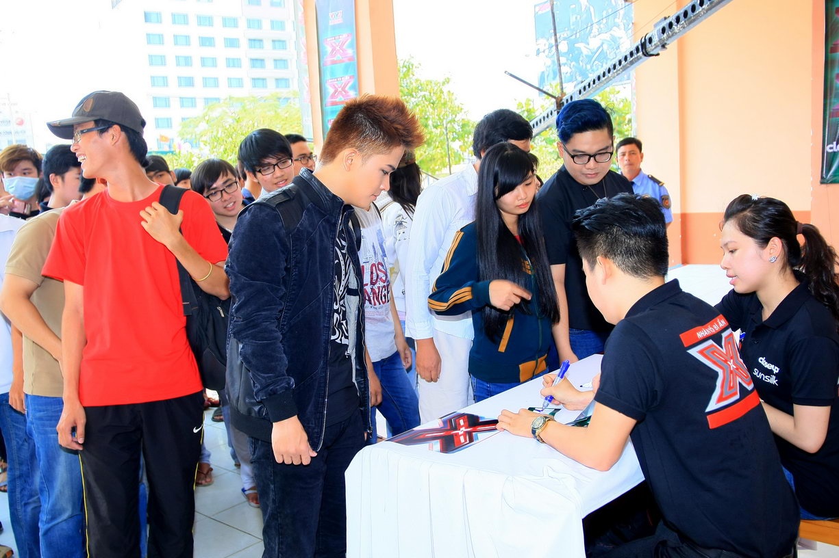 Trailer cua chuong trinh X Factor hinh anh