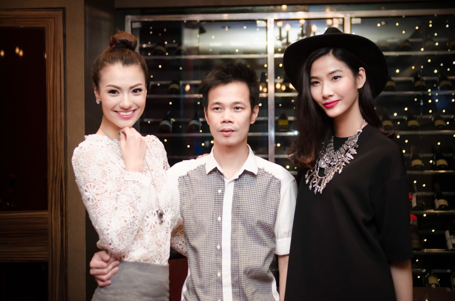 Đêm thời trang Aimer Hanoi có sự tham gia của những chân dài đình đám như Hoàng Thùy, Hồng Quế, Hà Phương... cùng dàn người mẫu của công ty Tài Hoa Việt mà Xuân Lan