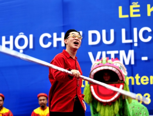 Luc Tieu Linh Dong mua vo trong ngay mua Ha Noi hinh anh