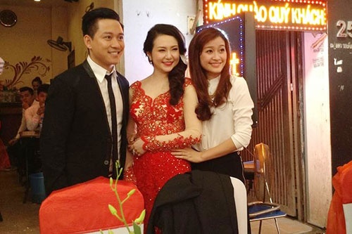 Hương Baby - Vợ Tuấn Hưng  Hương Baby, cái tên được nhắc đến nhiều nhất trên truyền thông những ngày đầu tháng 4 vừa qua, cô khiến cho nhiều chị em phải ghen tị nhất vì đã nắm giữ được trái tim của chàng trai đào hoa hàng đầu showbiz.