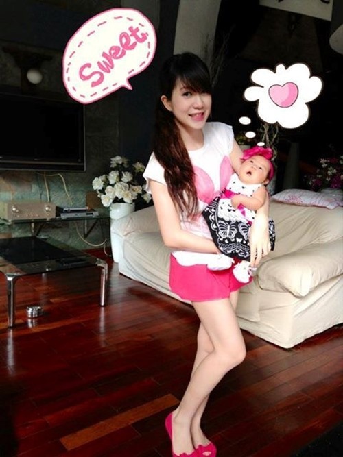 Mặc dù thua Lý Hải đến 17 tuổi nhưng dường như tuổi tác không ảnh hưởng đến hạnh phúc của hai vợ chồng. Giờ đây Minh Hà khá an phận với vai trò người vợ, người mẹ đảm đang trong căn nhà triệu đô cả gia đình đang sống.