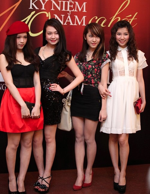 Hương Baby là cựu học sinh của trường THPT Đống Đa, Hà Nội, mặc dù không hoạt động showbiz nhưng cô nàng lại có quan hệ rất thân thiết với nhiều người nổi tiếng. Thu Hương là bạn thân của bộ ba hotgirl Emily, Huyền Baby và Hạnh Sino. Có một thời gian cô từng đi làm PG cho một công ty người mẫu có tiếng tại Hà thành, thỉnh thoảng cô lại góp mặt vào một vài MV của các ca sỹ.