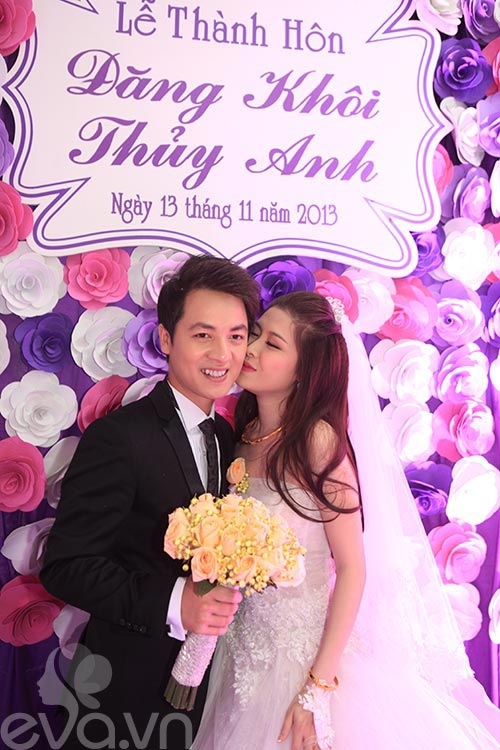 Vợ Đăng Khôi  Thủy Anh vốn là một hotgirl khá đình đám của Hà Thành nhiều năm về trước, cô sinh năm 1985 và từng tốt nghiệp trường Học viện Ngân hàng. Vợ Đăng Khôi vốn sở hữu vẻ đẹp hiền lành cùng chiều cao khá lý tưởng, cô từng là người mẫu teen của báo Hoa học trò, 2!...