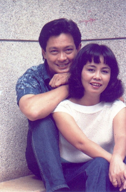 Chánh Tín và vợ thời trẻ.