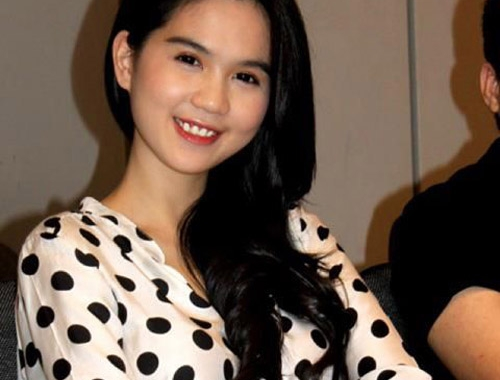 My nhan Viet sanh dieu voi do hieu binh dan hinh anh