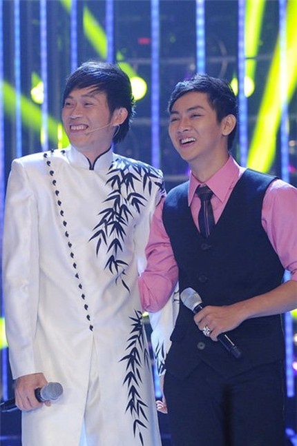 Hoài Linh và con trai nuôi Hoài Lâm.