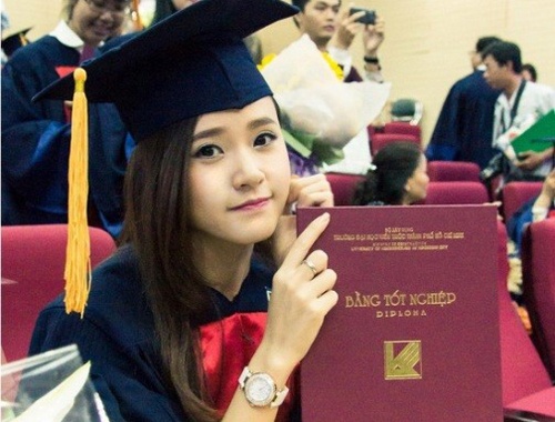 My nhan Viet lan dan chuyen hoc hanh hinh anh