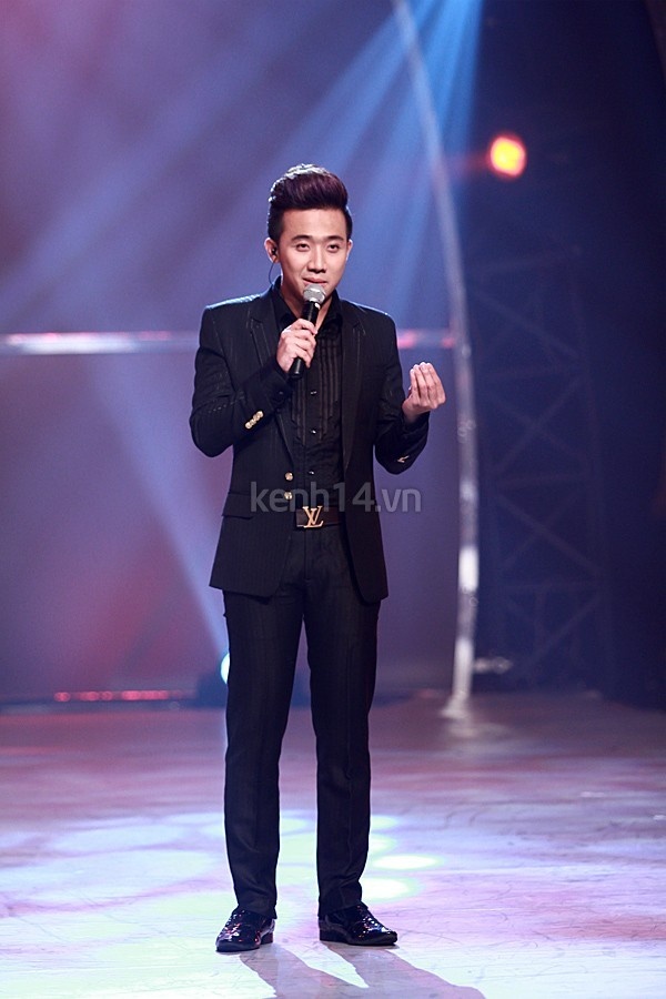 Trấn Thành sinh năm 1987 và lớn lên tại thành phố Hồ Chí Minh. Từng theo học khoa diễn viên Sân khấu Điện ảnh nhưng Trấn Thành được biết đến nhiều hơn với vai trò MC. Trấn Thành từng đoạt giải 3 cuộc thi Người dẫn chương trình truyền hình năm 2006. 