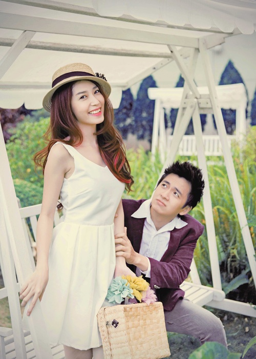 Cũng như cặp đôi của Đông Nhi và Ông Cao Thắng, khán giả cũng đang chờ mong một đám cưới của Khổng Tú Quỳnh và Ngô Kiến Huy.