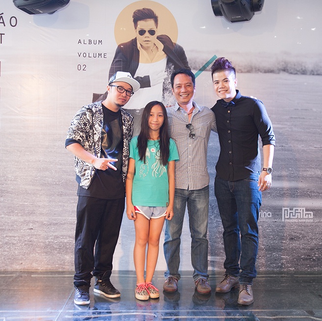 Chương trình Vietnam Idol kết thúc, nhạc sĩ Anh Quân dành khá nhiều thời gian cho gia đình và các con bởi hiện tại, Mỹ Linh đang bận rộn với gameshow Gương mặt thân quen. Chiều 5/6, anh đưa con gái út là bé Mỹ Anh tới dự buổi ra mắt album mới của Đinh Mạnh Ninh. Mỹ Anh nhận được sự quan tâm đặc biệt của giới truyền thông sau những màn trình diễn xuất sắc trong chương trình Giai điệu tự hào và Tỏa sáng nghị lực Việt.