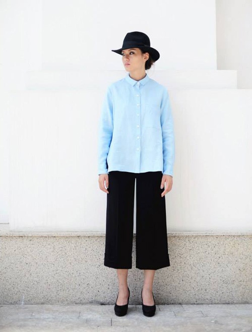 Độc đáo hơn với chiếc quần suông dáng lửng.