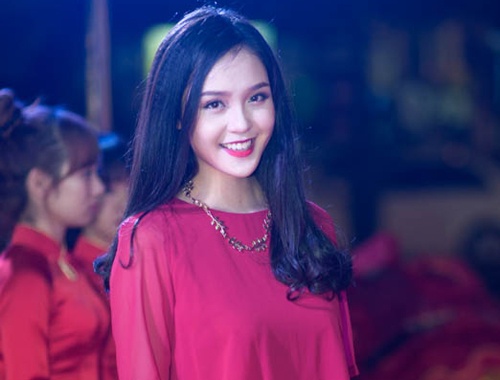 A hau Hoang Anh xinh tuoi du tiec sau nghi an don cam hinh anh