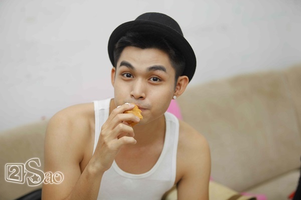 Trấn thành, Hoài Linh, Tuyệt đỉnh tranh tài, ăn vội, ăn dã chiến, hậu trường, bữa ăn hậu đài