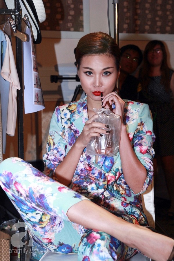 Trấn thành, Hoài Linh, Tuyệt đỉnh tranh tài, ăn vội, ăn dã chiến, hậu trường, bữa ăn hậu đài