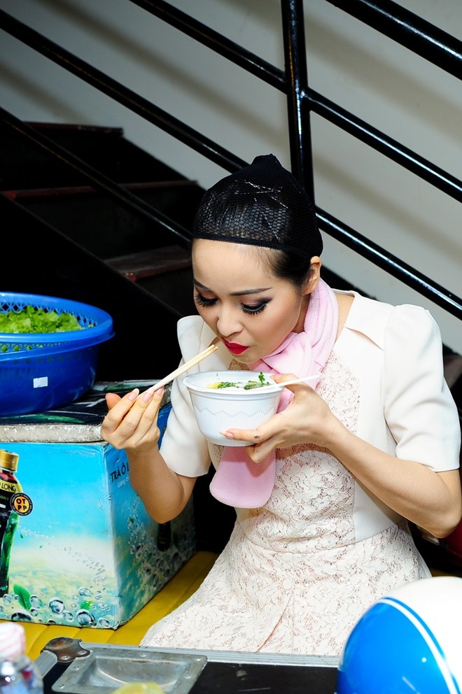 Trấn thành, Hoài Linh, Tuyệt đỉnh tranh tài, ăn vội, ăn dã chiến, hậu trường, bữa ăn hậu đài