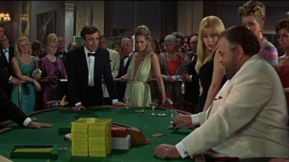 Peter Sellers cho rằng Orson Welles đe dọa mình, trong khi Orson Welles thì chỉ trích Peter Sellers như một anh hề do những vai diễn hài hước trên màn ảnh của ông. Khi hai người đóng chung trong bộ phim hài Casino Royale năm 1976, họ không thể đứng chung trong một phòng. Cả hai phải quay riêng cảnh với một diễn viên đóng thế, sau đó được nối lại với nhau nhờ phần mềm chỉnh sửa.