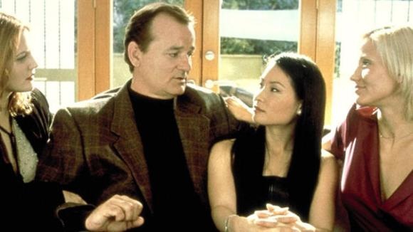 Diễn viên hài Bill Murray thậm chí không thèm cười trong khi quay phim Charlie’s Angels, chỉ vì ông không thích nữ diễn viên Lucy Liu. Có tin đồn rằng Bill Murray nghĩ Lucy Liu thể hiện cái tôi quá lớn của mình. Ông cũng từ chối đóng lại vai cũ khi quay phần tiếp theo - Charlie’s Angels: Full Throttle.