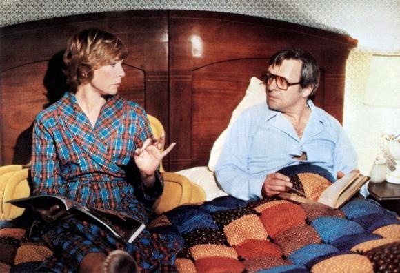 Anthony Hopkins và Shirley MacLaine từng đóng chung với nhau trong bộ phim A Change of Seasons năm 1980. Ông luôn nghĩ bạn diễn của mình rất độc đoán và liên tục khó chịu với cô trong khi quay phim. Khi được hỏi cảm nghĩ về bạn diễn của mình, nam diễn viên nổi tiếng nói một cách giận dữ: 