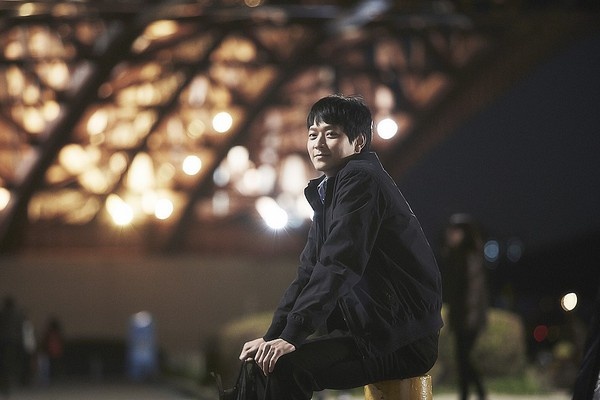 Hình ảnh vô cùng gần gũi của Kang Dong Won trong phim.