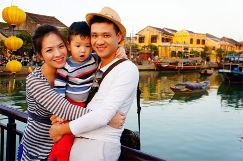 Sau cuộc hôn nhân đầu tiên, Đan Lê tái hôn cùng người yêu từ thuở cấp 3. 