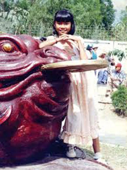 Thanh Hằng ngày nhỏ đã rất cao.