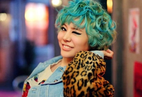 Trong suốt thời gian quảng bá I got a boy, Sunny liên tục thay đổi màu tóc từ bạch kim,  xanh, vàng đến tím, đỏ.... y như tắc kè hoa vậy.