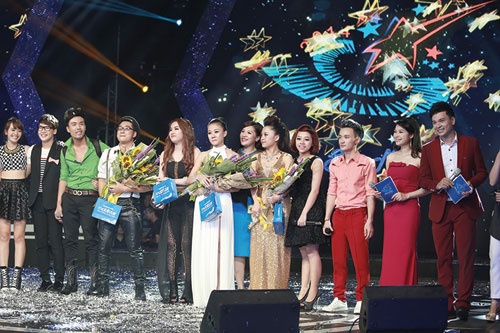 Các thí sinh trong đêm chung kết Sao Mai điểm hẹn 2014.
