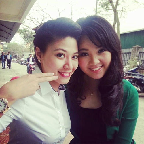 Ngọc Trinh làm cùng và khá thân với Thụy Vân.