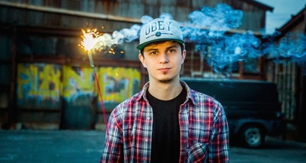 Rapper Watsky từng khiến fan nữ gãy tay.