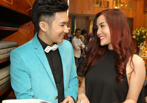 Quang Ha dien 3 bo vest khi du tiec o Ha Noi hinh anh