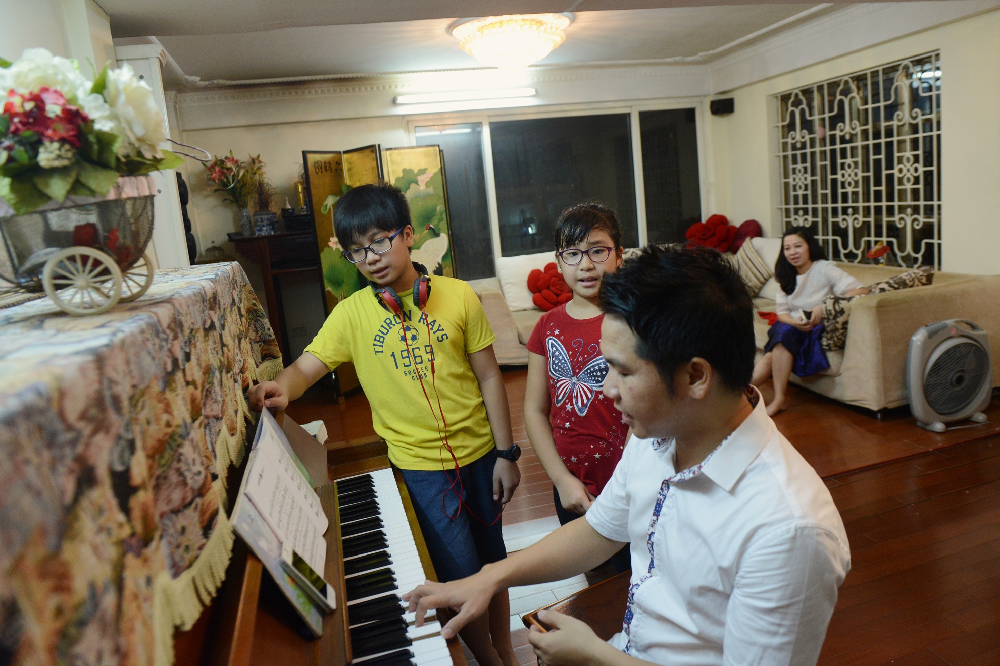 Cha con Trong Tan dan hat 'Ba ngon nen lung linh' hinh anh