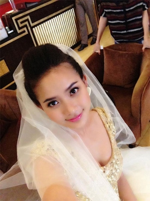 Hình ảnh Phan Như Thảo trong chiếc váy cưới ở một show thời trang.