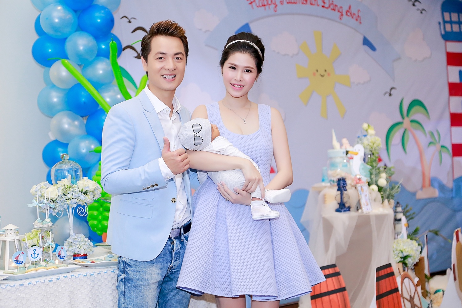 Vo Dang Khoi khoe dang thon trong tiec day thang con trai hinh anh