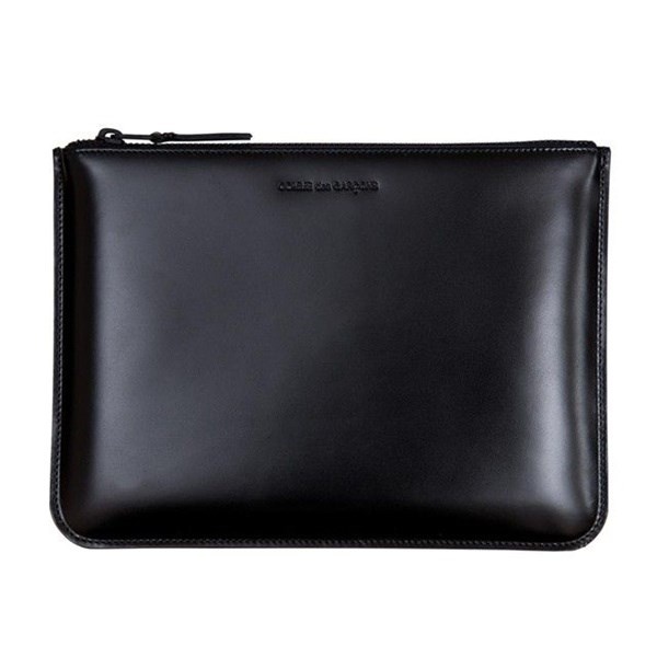 Ví Pouch: Ví nhỏ được làm từ da hoặc chất liệu mềm. Không có tay cầm hay dây đeo, đóng mở bằng khóa kéo hoặc khuy cài. Ví Pouch thường được dùng để đựng đồ cá nhân nhỏ bên trong túi xách lớn.