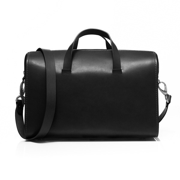 Túi Bowler: thiết kế bo góc tròn, lấy cảm hứng từ chiếc túi xách đựng bóng bowling.