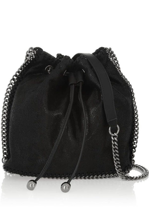 Túi Bucket (dáng cái xô): đáy túi dạng tròn, kết hợp cùng miệng túi có dải rút tạo thành hình dáng giống cái xô.